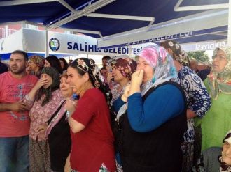 Tarım İşçileri Yan Yana Defnedildi