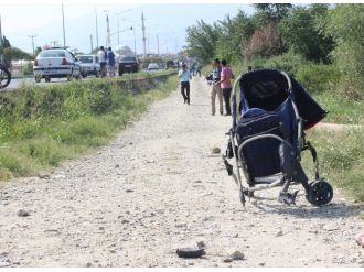 Otomobilin Çarptığı Anne Ve Bebeği Hayatını Kaybetti