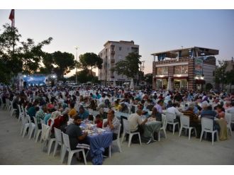 Yunusemre’nin İftar Sofrası Muradiye’de Kuruldu