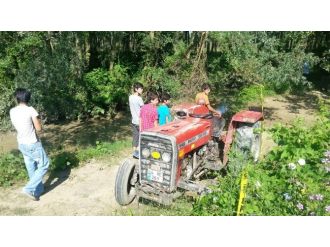 Devrilen Traktörün Altında Kalan Genç Boğularak Öldü
