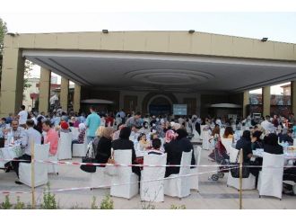 Yüzlerce Kişi Müftülüğün İyilik Sofrasında Buluştu