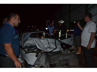 Tavuk Kamyonu Otomobille Çarpıştı: 1 Ölü