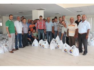 Kumluca’da 842 Aileye Gıda Paketi