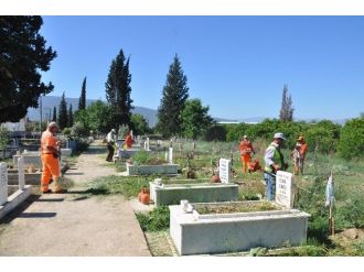 Nazilli’de Mezarlıklar Ramazan Bayramına Hazır
