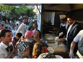 Reyhanlı’da 2500 Kişiye İftar Yemeği