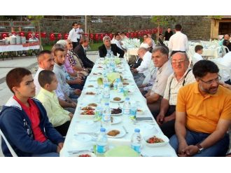 Başkan Karaosmanoğlu, Hafızlarla İftarda Biraraya Geldi