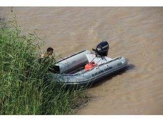 Ailesi Karadan, Ekipler Botlarla Aramaya Çıktı