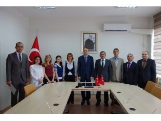 Çerkezköy Kaymakamı Kubilay, Öğretmenleri Başarı Belgesi İle Ödüllendirdi