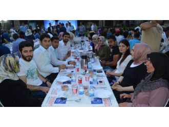 Üniversite Öğrencilerinden Birlik Beraberlik İftarı