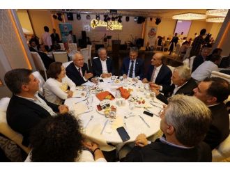 Yenimahalle Belediye Başkanı Yaşar, Chp’li Yöneticilerle İlçenin İleri Gelenlerini İftarda Buluşturdu