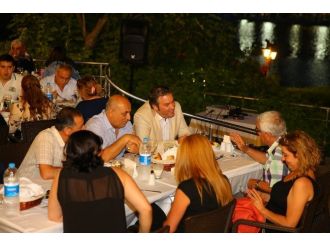 Buca Belediyesi’nden Muhtarlara İftar