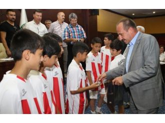U-13 Takımına Başkan Duruay’dan Altınlı Ödül