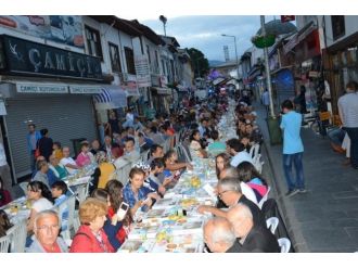 Niksar Belediyesi’nden 2 Bin Kişilik Sokak İftarı