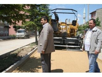 Bolvadin’de Yol Yapım Çalışmaları Devam Ediyor