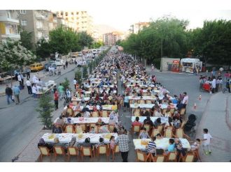 Mahalle İftarları Selçuk Mahallesinde