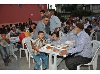 Çelikcan Ve Erdinç Vatandaşlarla İftarda Buluştu