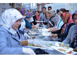 4 Mahalle Halkı Tepebaşı İftarında Buluştu