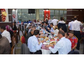 Şehit Aileleri Ve Gazilere Tatvan’da İftar Yemeği Verildi