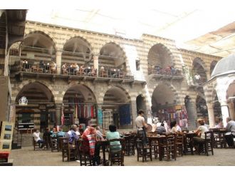 Sıcaktan Bunalan Vatandaşlar Tarihe Sığınıyor