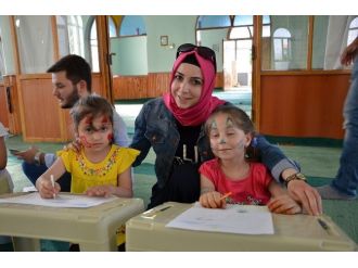 Uşak Ak Gençlik’ten Hayallerin Bayramı Etkinliği