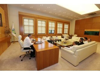 Başkan Toçoğlu, Eğitim-bir-sen Sakarya Şubesi Başkan Ve Üyelerini Makamında Ağırladı