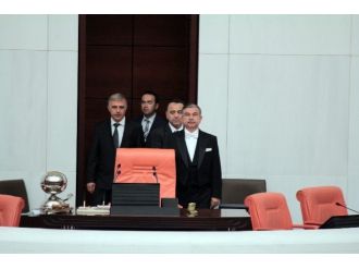 Meclis Başkanı Yılmaz’a İlk Oturumunda Chp’li Vekillerden Tepki