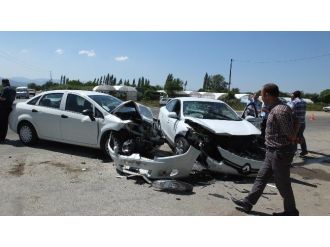 Burhaniye’de Trafik Kazası: 4 Yaralı