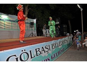 Hacivat İle Karagöz Oyununa Büyük İlgi