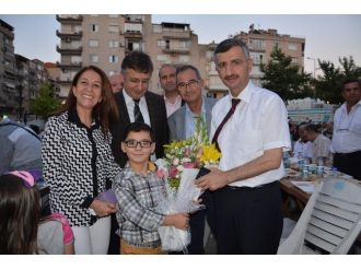 İftar Programında Vali Bektaş’a Çiçekli Karşılama