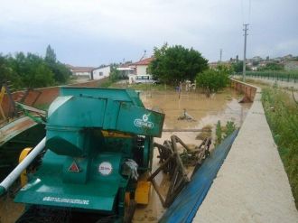 Afad Ekipleri Sel Baskının Yaşandığı Çobanlar İlçesinde Hasar Tespiti Yaptı