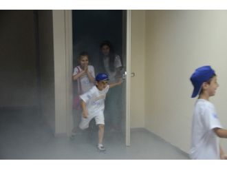 Öğrencilere Simülasyonlu Afet Eğitimi