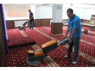 Kastamonu’da Hijyen Timi Camileri Pırıl Pırıl Yapıyor