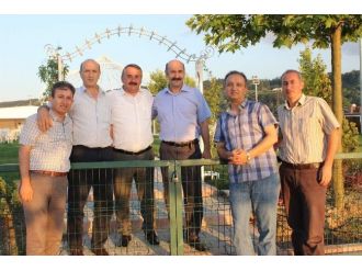 Başkan Karakullukçu, Arifiye Gölbaşı Parkta İftar Verdi