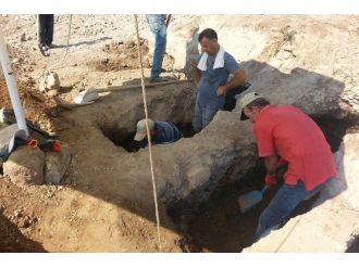 İnşaat Alanında Bulunan Kaya Mezarlarında Kurtarma Kazısı Başladı
