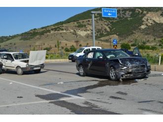Kula’da Trafik Kazası: 4 Yaralı