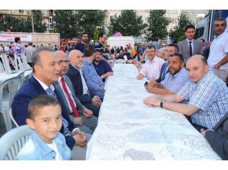 İhh Afyonkarahisar Şubesi 2 Bin 500 Kişiye İftar Yemeği Dağıttı