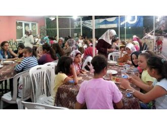 Nazilli’de Kız Kur’an Kursu Öğrenci Ve Velileri İftarda Bir Araya Geldi