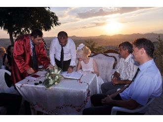 (Özel Haber) Gün Batımında Peribacaları Arasında Nikah