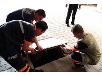 Afad Kbrn Ekibi Başbakan Davutoğlu’na Eşlik Etti