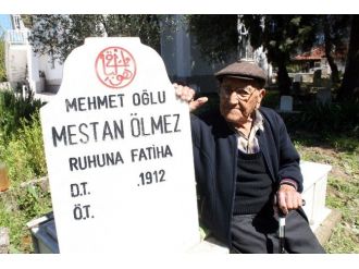 Kendisi İçin Mezar Taşı Yaptırdı