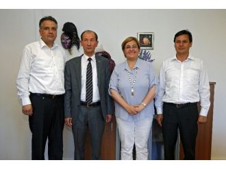 Konak Belediyesi’nden Kardeş Belediyeye Çöp Kamyonu Hibesi