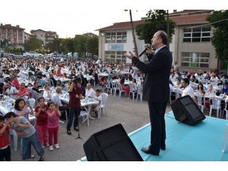 Mamak’ta Vatandaşlar İftarda Buluştu