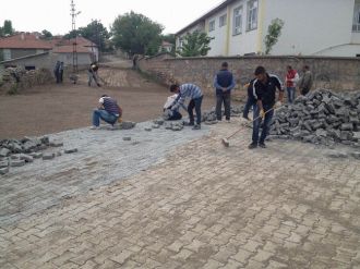 Gemerek’te Parke Ve Kanalizasyon Çalışmaları Sürüyor