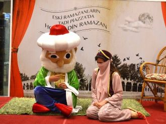Piazza’da Ramazan Geceleri