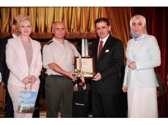 Vali Topaca’dan Veda Yemeği