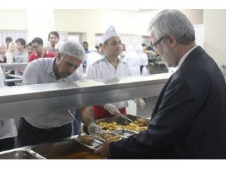 Rektör Ulcay, Öğrencilerle Birlikte İftar Yaptı