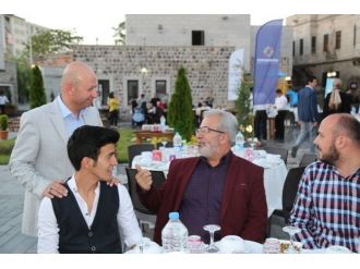 Çolakbayrakdar’dan Meclis Üyelerine İftar