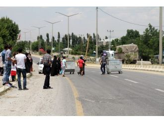 İki Yıldır Suyu Olmayan Köylüler Yolu Trafiğe Kapattı