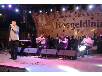 Fethi Siverekli Konseri Ve Kum Sanatı Gösterisi Büyüledi