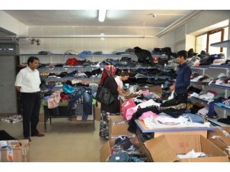 Sevgi Mağazası İhtiyaç Sahiplerine Bayramlık Veriyor